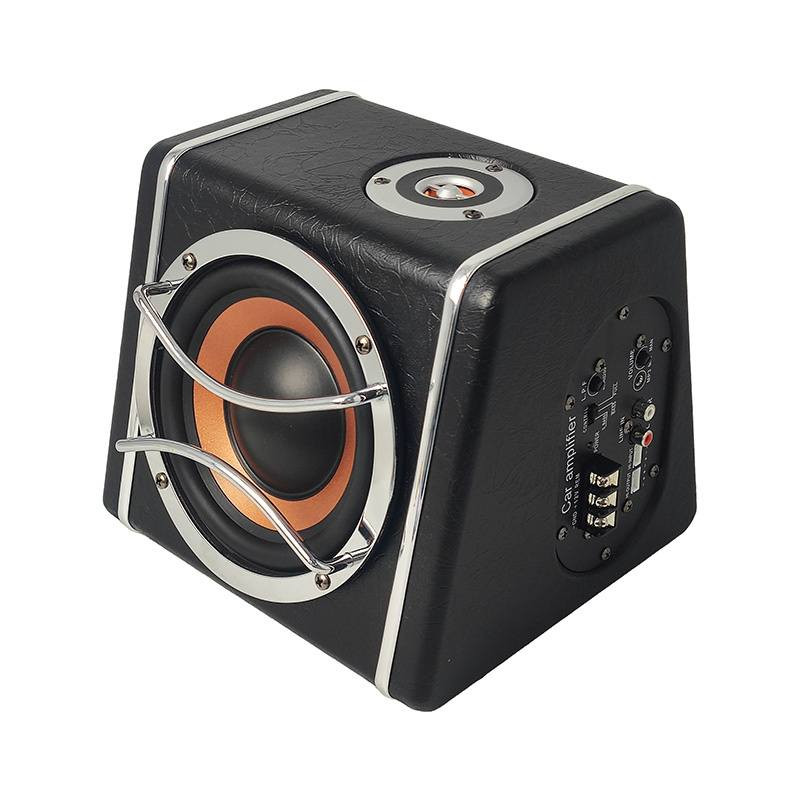 مضخم صوت (Subwoofer) نشط للسيارة، ويتميز بالتالي:
تصميم مدمج: يأتي في صندوق خشبي بتصميم شبه منحرف، مما يسهل تركيبه في صندوق السيارة أو تحت المقاعد.

الطاقة والأداء: تشير النتائج إلى أنه يعمل بقدرة كهربائية تصل إلى 12 فولت، مع قوة صوتية قد تصل إلى 700 واط أو أكثر بحسب الموديل، مما يعزز الترددات المنخفضة (Bass).


**إذا كنت صاحب هذا الإعلان وتريد حذفه لأي سبب، رجاءا أرسل رسالة إلى الدعم الفني**