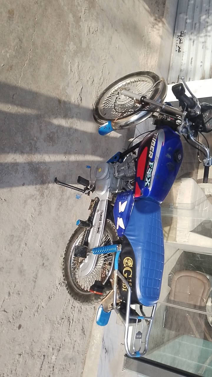 سلام عليكوم عندي هاي درجه لل بيع موديل 2019 لاصرف ولا بخار محرك كاتم كهربائية كله  شغال نوعه تايكر 4كير مكاني كركوك فيلق سعر 350 الي مو شراي لايكتب رجاء وتحياتي عله كروب ***********
