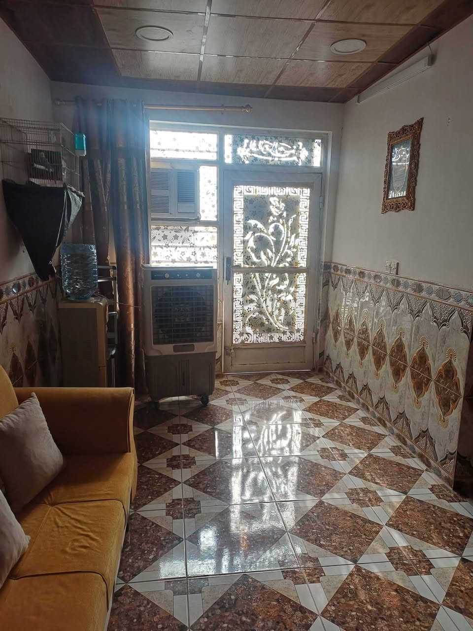 سلام عليكم،   للبيع او مراوس حسب القناعه مشتملات2 طبك الضباط الاولى مساحة 266 
المشتمل الاول طابقين غرفتين نوم وصالتين وصحيات2 وكراج 
المشتمل الثاني غرفه ومطبخ  وصاله واستقبال وصحيات وكراج وحديقه 
سند25 بسمنه 
المشتملين حلوات محدثات سقوف وسيراميك 
اليحب يتواصل وياي اني صاحب العقار 
***********
