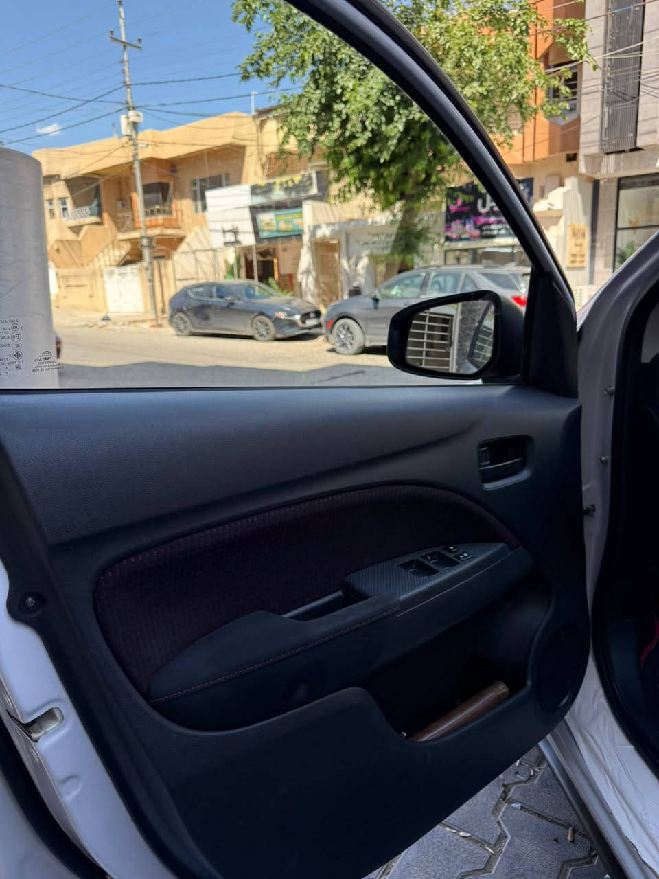 میتسوبۆشی mirag 2023 Ralliart edition ڕەنگ سمۆک  فول مواسەفات 
ڕدار پێشەوە - خەت جادە- شاشە کار پلەی کامێرا-  سەقف ڕەش - ویل کەپ رەش بیلاد هەیکەل کامل رالی ئارت -  همووی شەریکەیە زۆرمواسەفاتی  تر لەمە فولتر نیە ۲۲،٠٠٠ ڕۆشتوە یەک چەمەلغ و بستێک بۆیاخە ناوی نەگرتوە ئێرباگ نەتەقیوە  سەنەوی تا ۲٠۳۱ تازەیە هیچ مەسرووفی نیە یەک شتی نەگۆراوە هەموو گیانی شەریکەیە ۲٥٠ مەسروفی نیە وەک سفر وایە
 سعر:  ۱٠٥ گەڵاو معامەلەیەکی زۆر کەم ژم:*********** السليمانية, العراق

