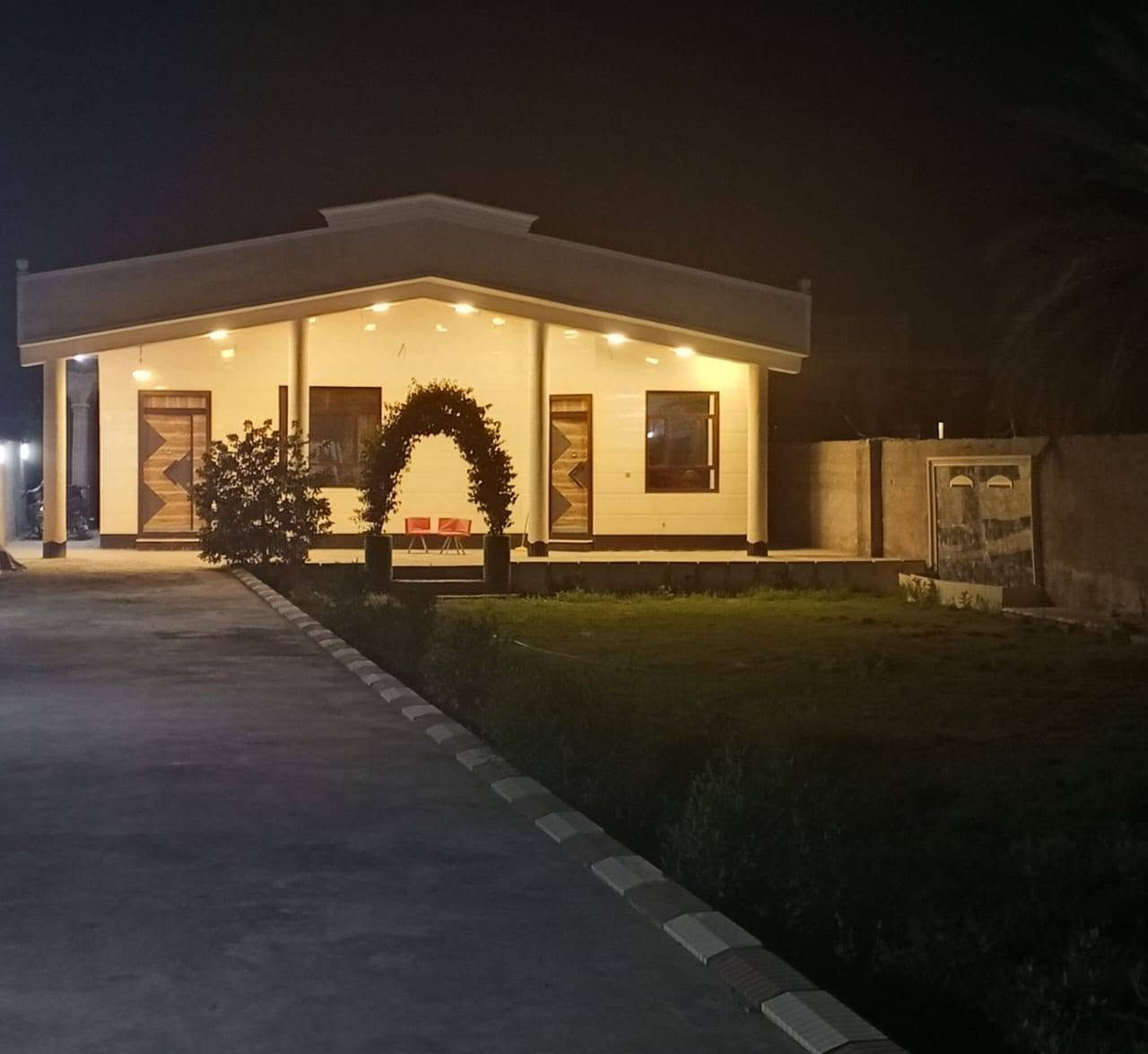 فله فول مواصفات بيه مزرعه شغل حديث اسباني بيه ٣ غرف نوم بيه مضيف عرضه ٨متر شغل درجه اولى مساحه1000/25متر ديلوكس فله راقيه جدا عنوان بغداد منطقه شرطه الخامسه منطقه الدوانم قرب السيديه؟؟ سعر 385مليون *********** بغداد, العراق
