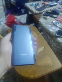 هونور 9 اكس برو ذاكرة 256 شريحتين نظيف جدا بس اكو فطر بسيط باعلى الظهر...