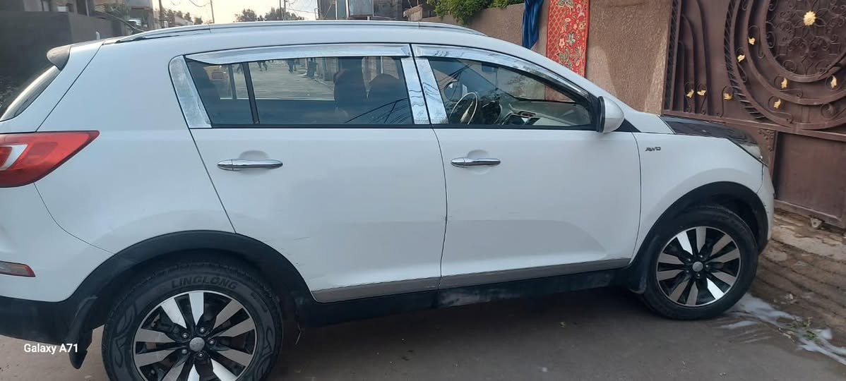 كيا سبورتج 2011
قطّعه ونص فقط 
السياره نصبتها تخبل 
وبالحقيقه احلى من الصور 
محرك 2000 دوش
السياره خليجي 
دفع رباعي

السعر 135 وبيها مجال بسيط 
المكان خان بني سعد 

***********
للاتصال
