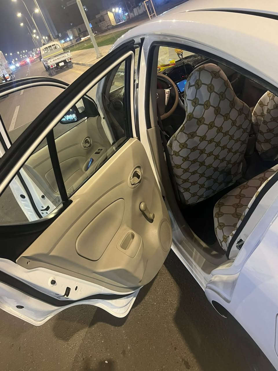 سلام عليكم
نسيان سني هندي ابو البليته الزركه مديل 24  اربيل ماشيه 16 الف بس بارد باب الصايق السعر 122 وبيه مجال
العنون بصره ***********
