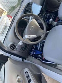 نيسان سني موديل ٢٥ السيارة ماشية ١٢ ألف مكفولة من الضربة والبارد والصب...