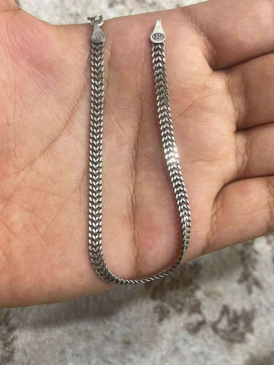 سلام عليكم سيت كامل سوار ايطالي وزنجيل ايطالي اصليات ابيع قطع ثكال مو خفاف سعرهن من الاخير ٧٥ مكاني بغداد فقط على رقم موجود ***********
