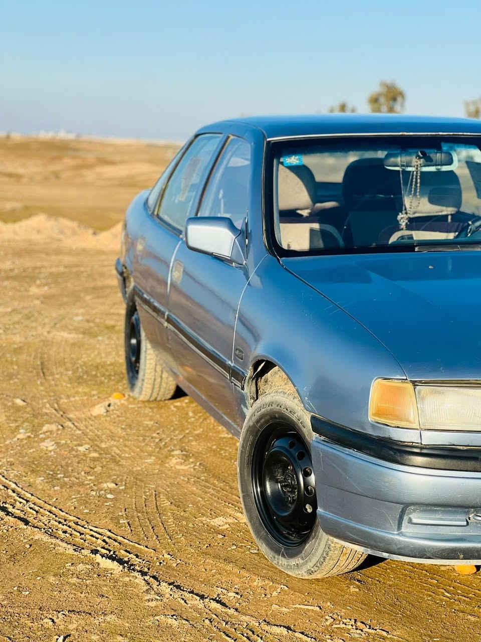 السلام عليكم فكتره 1990 رقم صلاح الدين تحويل ثاني يوم تريد وكاله عادي.  كير عادي  كهربائياتها كلها شغاله  محرك 1800   مكفوله من كلشي 
 ***********
