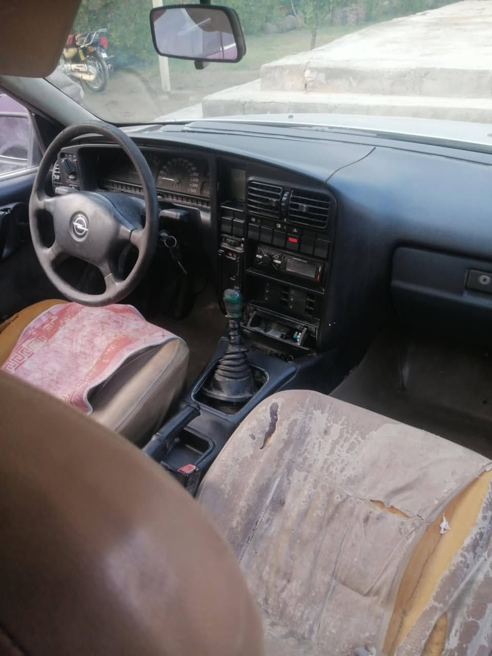 يالله سلام عليكم خوان اوبل للبيع موديل 92 مكفولة من ضربه وصبغ مكينه نضيفه كير نضيف  حداديه نضيفه كهربائيات كله شغاله تخم تايرات كلهن جدد  سياره مال جناي راعيها يريد تحويل وغرامات مصفره  ترايك وين مايعجبك سياره متعوب عليها  السعر 25 وبيها مجال مكاني كربلاء البراهميه الرقم ***********
