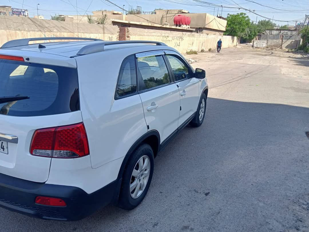 السلام عليكم عندي سورنتو2013 خليجي كفاله عامه السياره احلي من الصور على ايدي مكينه كير كفاله صدر جديد تبريد ثلج سياره خير من الله ماشيه 151 الف
مكينه 2400  بغداد بسمي تحويل ثاني يوم 
7 راكب  تخم تاير 
سعر 158 وبيها مجال قليل 
بغداد مدينه الصدر 
رقم الهاتف***********
