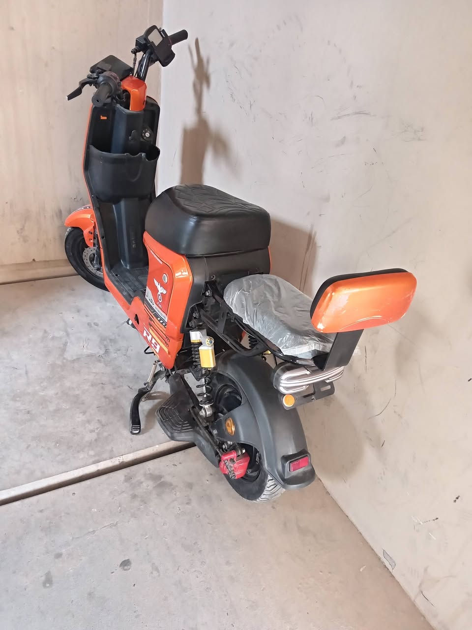 سلام عليكم دراجه  R9 للبيع
السعر 450 شراي يدخل خاص
مو شراي لايدخل خاص
***********
