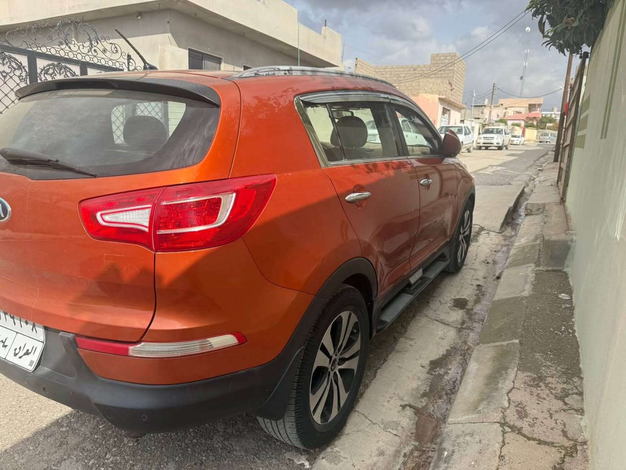 كيا سبورتاج 2013 خليجي فول مواصفات.
سياره بدون صبغ (فقط الماشر بالصوره شبر باب السكن ) 
موصفات سقف بانوراما بصمه مراي شفت تحكم ستيرن  داخل قيسي كشن جلد كهربائي  ماشيه (184km). السعر 157$ بي مجال          رقم تلفون ***********/ *********** كركوك, العراق
