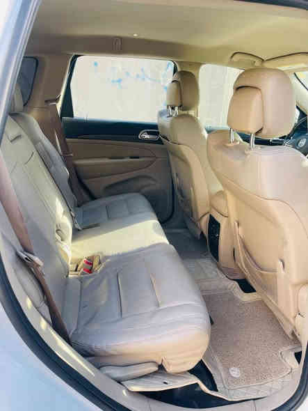 السلام عليكم 
جيب لاريدو 
أمريكيه 
بدون حادث و بدون صيغ 
السعر 210 
الاستفسار ***********
العنوان الزعفرانيه شارع المعهد.
