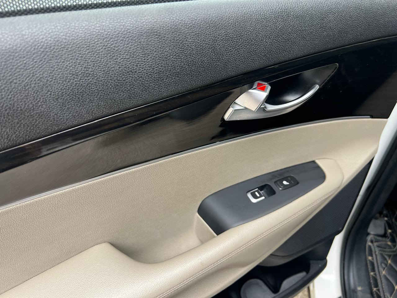 سورنتو 2020
فول 1/1 خليجي
محرك 3500 / 6 سلندر
رقم بغداد تحويل مباشر
7 راكب
3 قطع تبريد
4 كامرات
حساسات اماميه خلفية 
كشنات جلد
الكشنات الاماميه تدفئة و تبريد و الخلفيه تدفئه
شاشه ابل كار بلي و اندرويد اوتو 
نضام الخرائط
هاند بريك بصمه
اوتو هولد 
مانع انزلاق
نظام AWD
4 انظمة قياده 
جنطه كهرباء
بانوراما 
السياره بيه اقل شبر صبغ بالجاملغ الخلفي فقط سونار جديد موجود 
ماشية 120الف كم قابل للزياده
سعرها 255 بيه مجال 
رقم الهاتف ***********
*********** مكان السياره الرمادي
