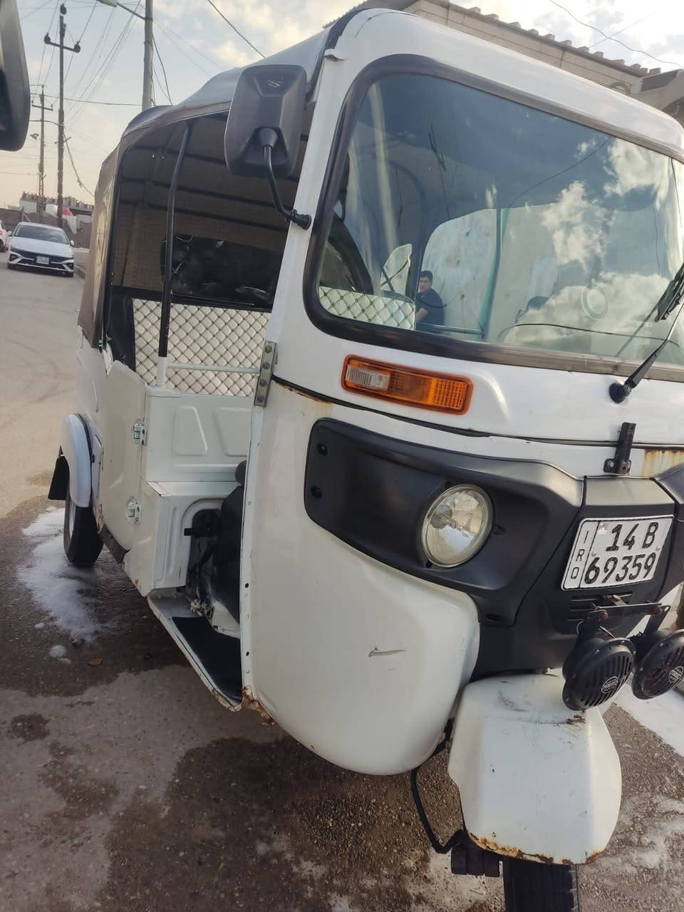 سلام عليكم تكتك لبيع موديل 21 رقم مكينه كلش ناعمه ما عايزهه شي تكتك حلوه سعر 6و300 وبيهه مجال العنوان بصره ***********
