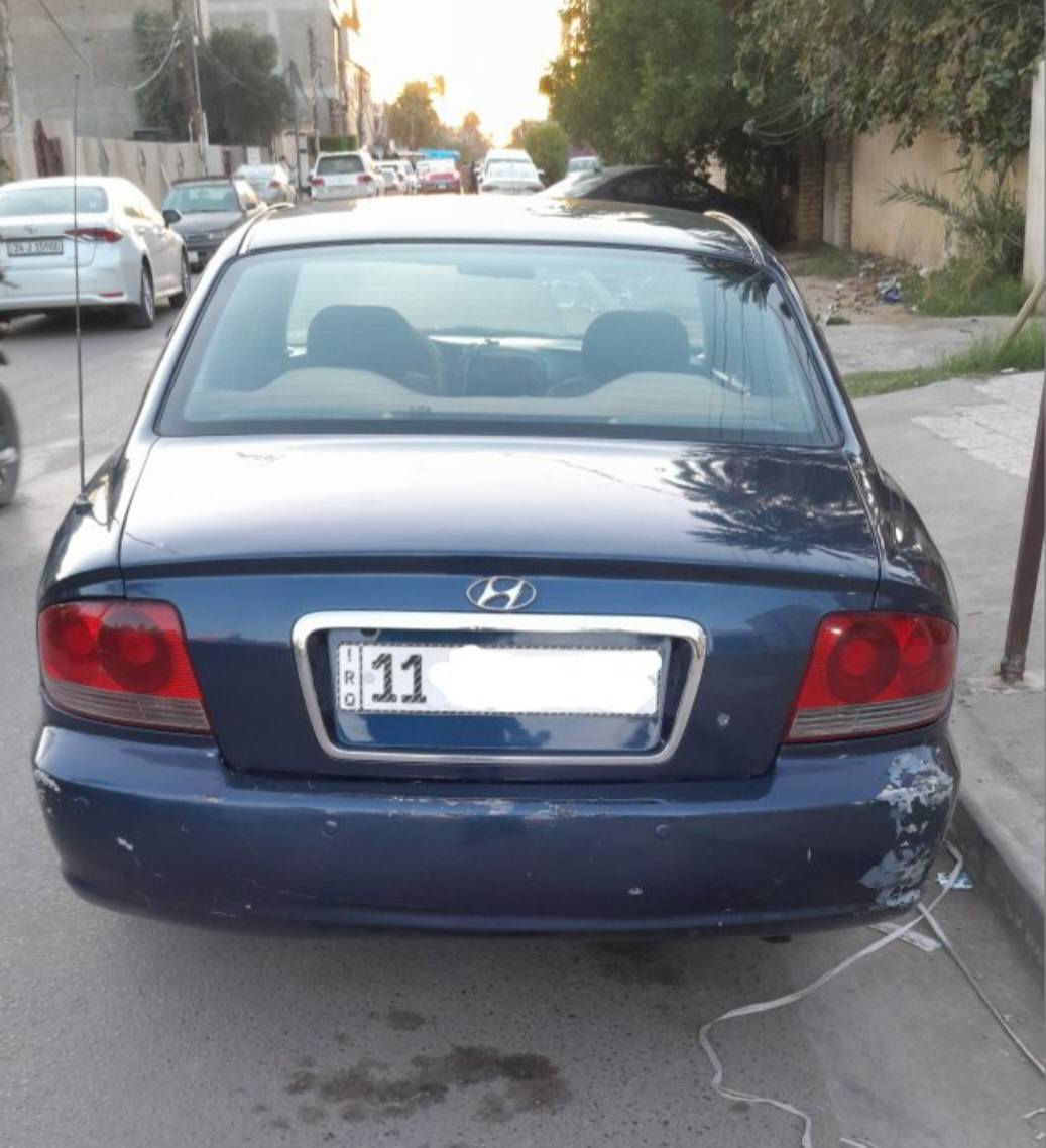 سلام عليكم.. سوناتا وفود موديل 2002..  رقم بغداد انكليزي.. محرك 2000.. خليجي كير محرك مكفول.. تبريد تدفئة.  .. شاشة كامرة .. زنون .. مصبوغة عام للجمالية.. بيها ضربة بالجاملغ الامامي الايسر بدون داخل .. وطخة يم قبق البانزين...
السعر 58 , وبيها مجال العنوان السيدية.. *********** واتساب
