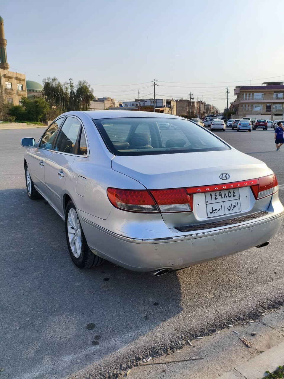 هونداي كراندر ازيرا موديل2009
كوري/ بدون صبغ 

ماشية / 200 الف

رقم / اربيل بسمي سنوية ل 8/8/2026 

تحويل/ مباشر شرط
 
مكينة / 2.7   V6

السيارة جاهزة - تبريد ثلج و حدادية

كير و مكينة بشرط بلادي 

مكاني / اربيل 

السعر : 93$ وبيه مجال بسيط
***********
