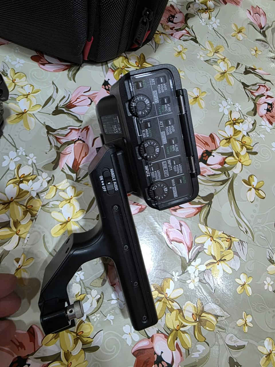 سوني FX3 نظيفه جدا جدا شتر 2k
تصوير فديو 14 ساعه  اخت الجديد ملحقات 

( بكج حديد. ، هاندر ، رام ، جنطه ، شاحن دبل )

السعر 4 ملاين و 300 الف قفل 🔒 نهايتها

بيع. او مرواس مع سوني 4 مع دفع الفرق 

مكاني بابل 

***********
