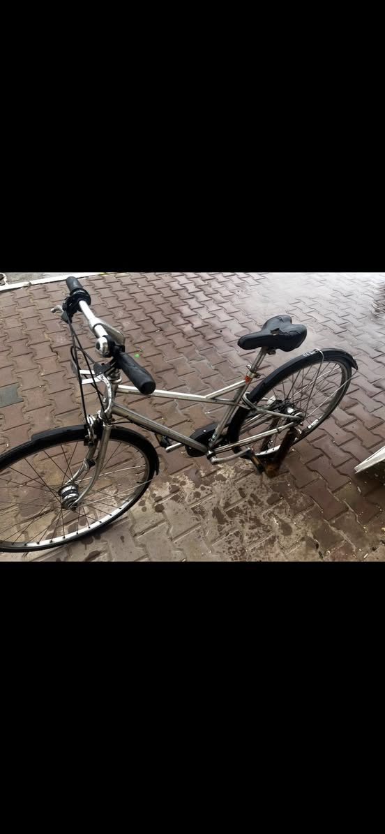 السلام عليكم 
بايسكل موزة  ياباني اصلي 
لون رصاصي 
كير وحساس اويالتة استيل قفل 
السعر ٦٥الف وبي مجال للشراي 
مكاني تكريت شارع جليل القصاب 
للتصال ***********
