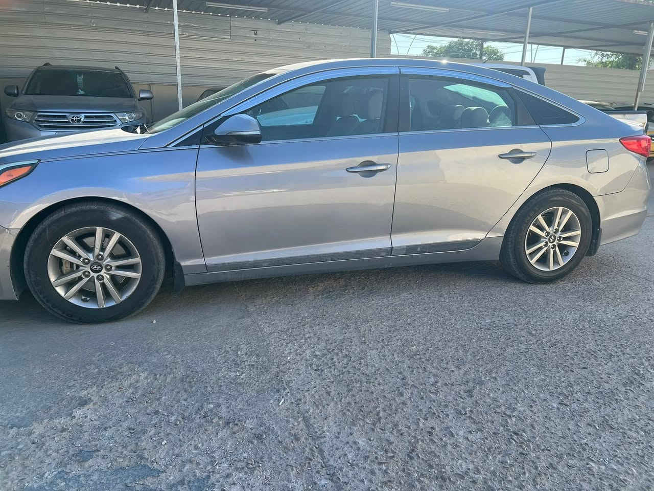 سوناتا
موديل 2016
وارد امريكي 
صبغ باب وجاملغ 
رقم اربيل تحويل مباشر 
السعر 120$وبي مجال
للاتصال 
***********
مكان السياره حديثه
