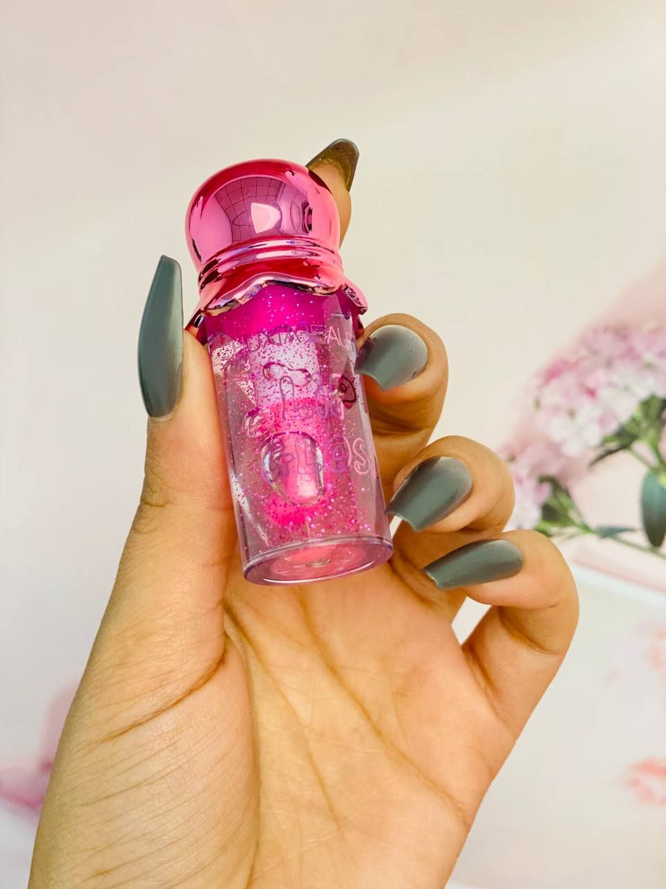 كلوس لامع يخبل 💋
لمعة ناعمة تخلي الشفايف ممتلئة وجذابة ✨
يرطب، يلمع، ويعطي شكل طبيعي يجنن 💖
يناسب كل الأوقات وكل الإطلالات 🌸
اختاري لمعتك وخلي شفايفك تحچي جمال 💄✨

سعر القطعة الف 2
توصيل لجميع محافظات العراق5


**إذا كنت صاحب هذا الإعلان وتريد حذفه لأي سبب، رجاءا أرسل رسالة إلى الدعم الفني**