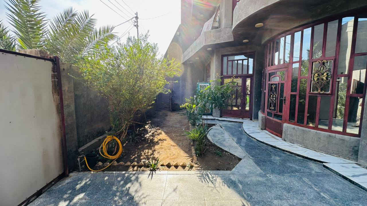 ✨دار لـلـبيـع✨

 الــمـوقــع : - حلة، ناحية ابي غرق، حي الحسين. خلف  مجمع ارض بابل الطابق الواحد 

الـمـساحــه : ٣٠٠م
………………………………
نــــوع الـعـقـار : طــابـو صــرف  

بناء سنة (٢٠١٦)

الـــواجـــهـــه : ١٥م
الـــــنـــزال : 20 م 

الـمنـطـقـه كـافـة الـخـدمــات
……………………………… 
حــالـة الـعـقـار :  بناء طابوق

 طـابـقين 

   يـحـتـوي عـلـى (٤) غـــرف نــوم - هــول  - مـطـبخ - استقبال 
مـجـمع صـحيـات 
………………………………
الـســعـر : خاص
*********************
مكتب الصادق الأمين للعقار 
نـستـقـبل جـمـيع الـعروض الـعـقاريـه ↪️
بـيع -شـراء - تـعـقيب - إجـازة بـناء - إفـراز- رهـن 
*********************
للأسـتفـسار او الأتـصـال ↪️
 📞***********
📞 ***********
