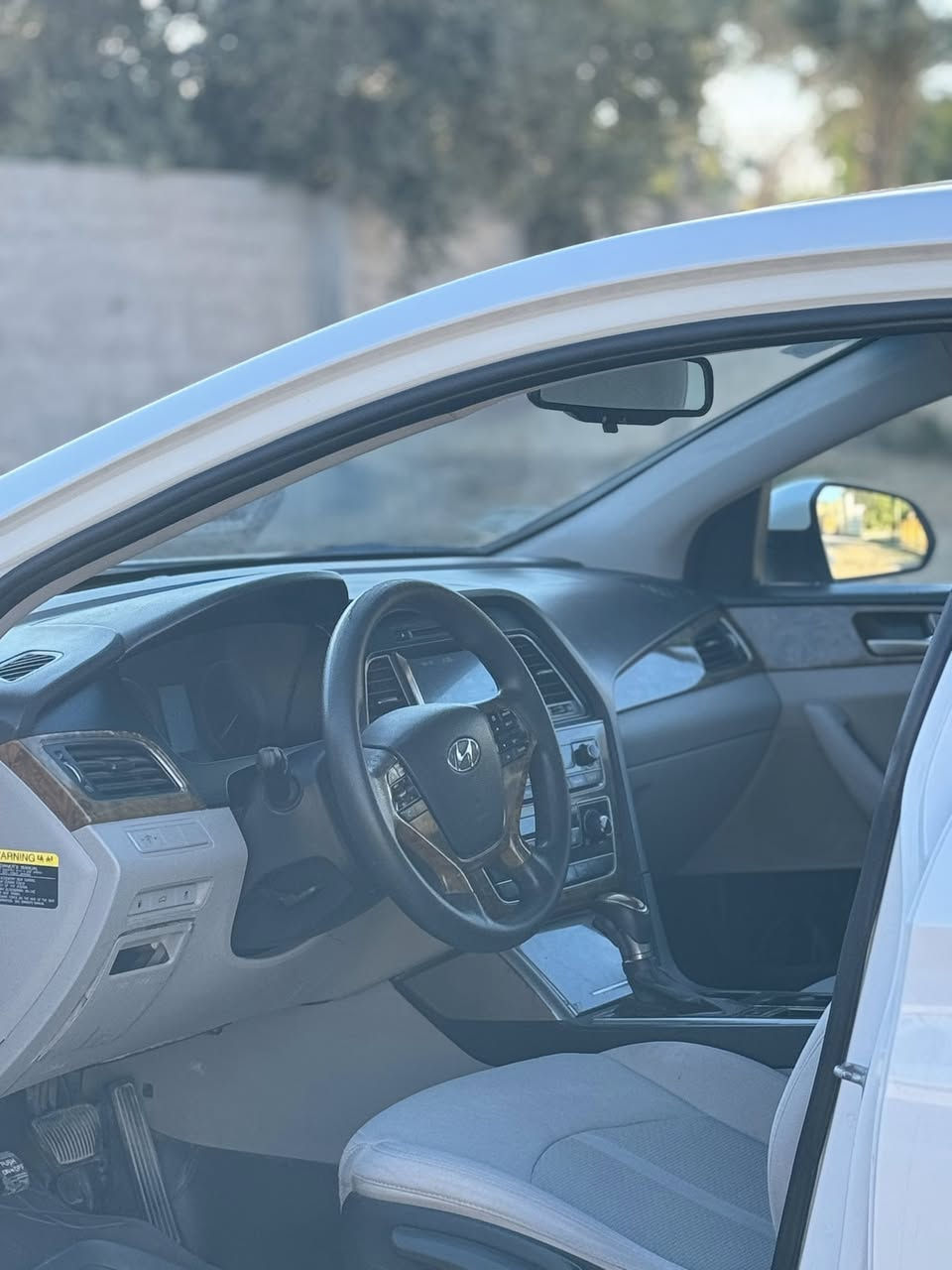 السلام عليكم 
للبيع هونداي سوناتا موديل 16رقم انبار باسمي تحويل ثاني يوم حادث السياره قطعه صبغ وحده جاملغ الخلفي فقط وتكحيل براس القماره شويه اثر تكشيره ماشيه 131 السياره جديده مكاني الانبار فلوجه 
رقم الهاتف / ***********
سعر السياره /128$وبي مجال للشراي
