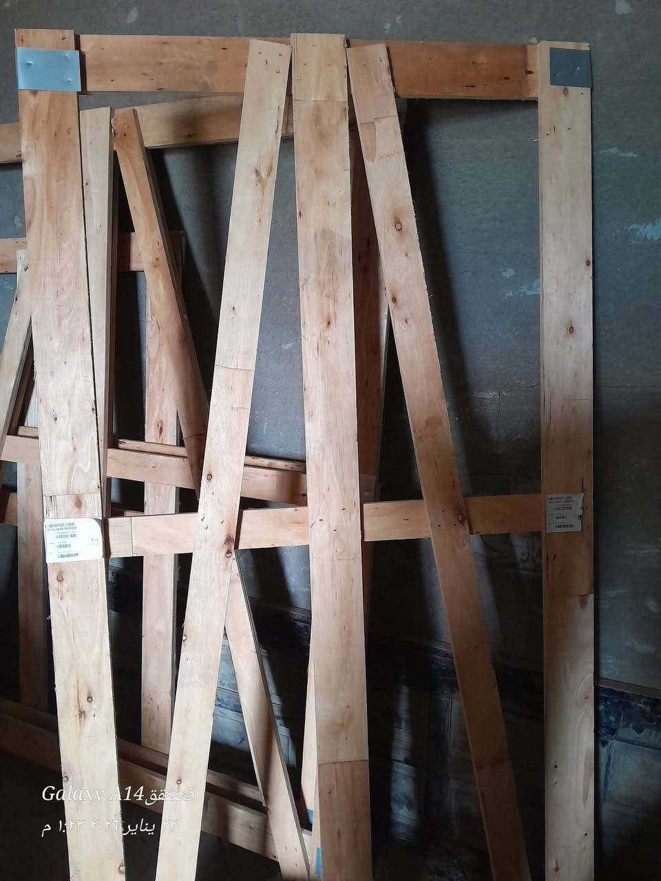 الواح خشب يرهمن اقفاص دجاج طيور العدد٩ مترين×متر ونص وثنين منهن متر×متر ونص العنوان منشأة نصر ***********/***********
