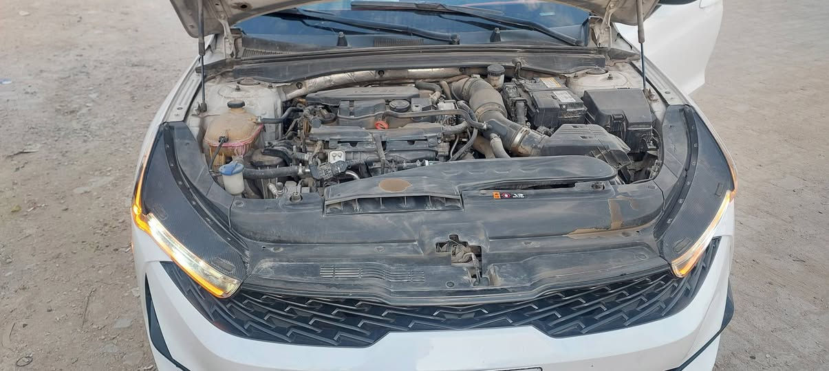 سلام عليكم اخوان من رخصة الادمن المحترم 
للبيع  K5 فول جيتي لاين مودل 23 اخوان حادثه خلفي تبديل كصة كاملة السعر 145 بغداد بسمي العنوان بغداد مدينة الصدر للستفسار ***********
