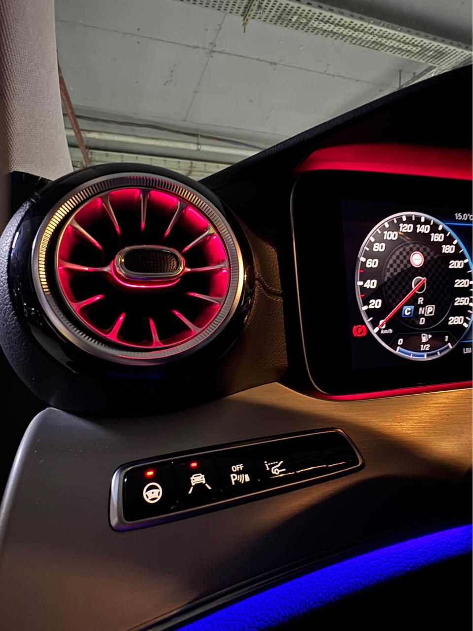 🚘 Mercedes-Benz CLS 400 d 4MATIC – موديل 2019

كلين تايتل 

🔹 محرك V6 سعة 3.0 تيربو ديزل – قوة وأداء عالي
🔹 نظام دفع رباعي 4MATIC
🔹 ناقل حركة أوتوماتيك
🔹 ممشى: 74,000 كم
🔹 عدد المفاتيح: 2

✨ المواصفات والتجهيزات:

✅ رادار أمامي
✅ نظام الحفاظ على المسار
✅ كاميرا 360 درجة
✅ التعرف على إشارات المرور
✅ مساعد فرامل الطوارئ
✅ مرايا جانبية مع نظام النقطة العمياء

✅ مقاعد تبريد وتسخين مع ذاكرة
✅ مقود مدفأ
✅ إضاءة أوتوماتيكية
✅ صندوق خلفي كهربائي
✅ نظام رفع وخفض السيارة
✅ دعّامات أمامية وخلفية مسبوخ 
 ✅ ٤ ازرار  
بدون دواخل بشرط 

🔥 سيارة فخمة، نظيفة، ومواصفات كاملة
📍 السيارة جاهزة للفحص

0750 448 4100
مكان اربيل

mercedes benz cls400d 4MATIC 2019
مکینە V6 3.0 turbo گاز 
سیارە زمان ٢ سویج
74000km 
رادار 
خەتی جادە 
کامیرە 360
کوشین ساردوگەرم خەزن 
کوشن خەزن
سندوق کارەبای 
ئاوێنە رادار 
ناسینەوەی هێمای هاتوچۆ
ياريدەدەرى بريك له كاتى فرياكەوتن
سوکان هیتەر 
ئوتۆ لایت 
بەرزکردوە ئوتۆمبیل
٤ دوگمە أربيل, العراق
