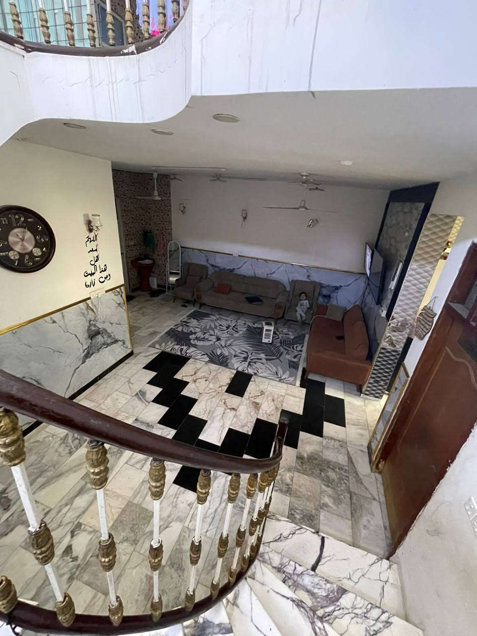 الدار للبيع 🏠
المساحة 140 طابقين 3 غرف فوك وصاله8*8 وصحيات الطابق الأرضي الاستقبال 6ونص *3ونص المطبخ 4*4 صاله 8*8 غرفة نوم 4*4 وصحيات داخلي وخارجي يصلح شقتين 140 *140طابو زراعي قريب ع الطابو البيت بناء حديت جبهته 8 الزعفرانيه قرب  شارع المعهد الرأيسي 
رقم الهاتف ***********
