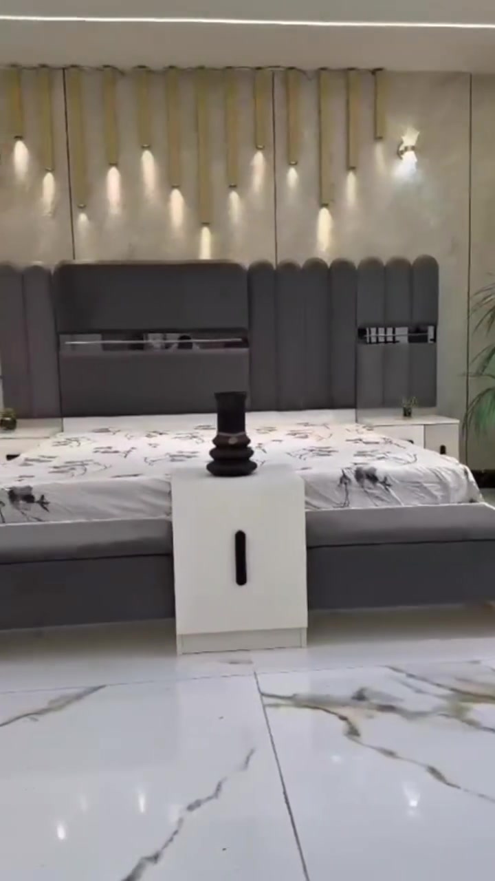 ✨ موديل حور الجديد – تصميم فاخر ومواصفات متكاملة ✨

🛏️ غرفة نوم 10 قطع بجودة عالية من المصنع الأصلي وبمقاسات كبيرة تمنحك الراحة والفخامة.

🔹 المواصفات: ✅ كنتور وملحق بقياس 320 سم
✅ سرير مخزن (جك خزان) عملي وواسع
✅ شازلون مخزن عدد (3 قطع)
✅ برغي وجوي حديد لضمان المتانة والقوة
✅ ضهر بلوك بالكامل
✅ تشطيب ممتاز وشغل متقن
✅ قياسات ضخمة وتصميم أنيق
🎁 طابورية مخفية هدية
☄️ إنارة مدمجة في جميع أجزاء الغرفة لإضفاء لمسة عصرية راقية

💰 السعر: 1,450,000 دينار عراقي فقط

🚚 التوصيل والشد داخل بغداد مجاناً 📦 إلى باقي المحافظات: 50,000 دينار فقط

📢 اغتنم الفرصة واحصل على غرفة تجمع بين الأناقة، الجودة، والمساحات العملية بسعر مميز.


**إذا كنت صاحب هذا الإعلان وتريد حذفه لأي سبب، رجاءا أرسل رسالة إلى الدعم الفني**
