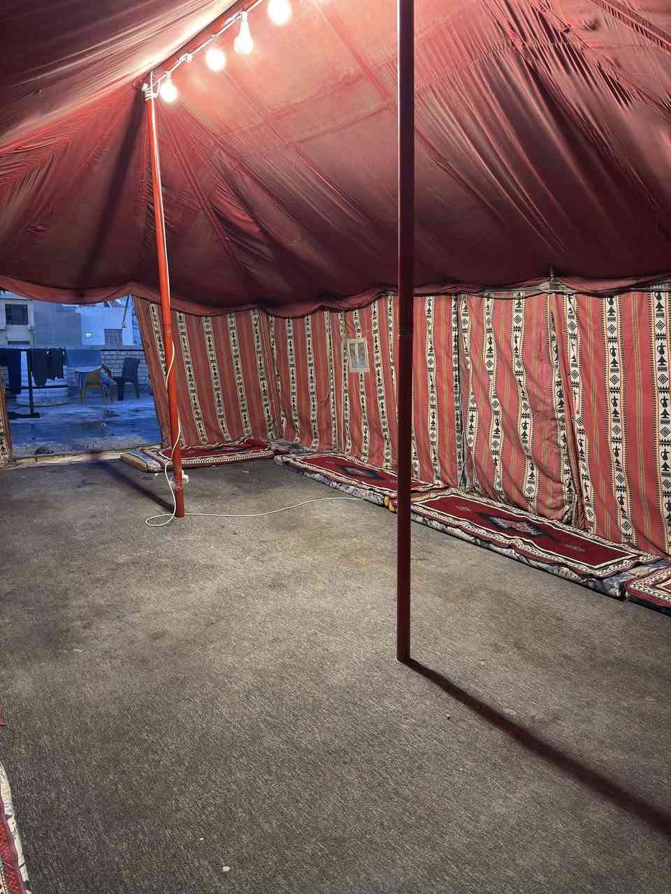 ⛺️ خيمة ملكي للبيع — بحالة جيدة
🔹 القياس: 8 × 5 متر  
🔹 القماش: 3 طبقات عزل  
🔹 الاستخدام: موسم واحد فقط 
📍 الموقع: بغداد / البياع  
🚚 التوصيل: متوفر إلى جميع المحافظات  

💰 السعر: 850 ألف  
(وبيه مجال للشراي وتدلل)
📞 للتواصل:  
***********
