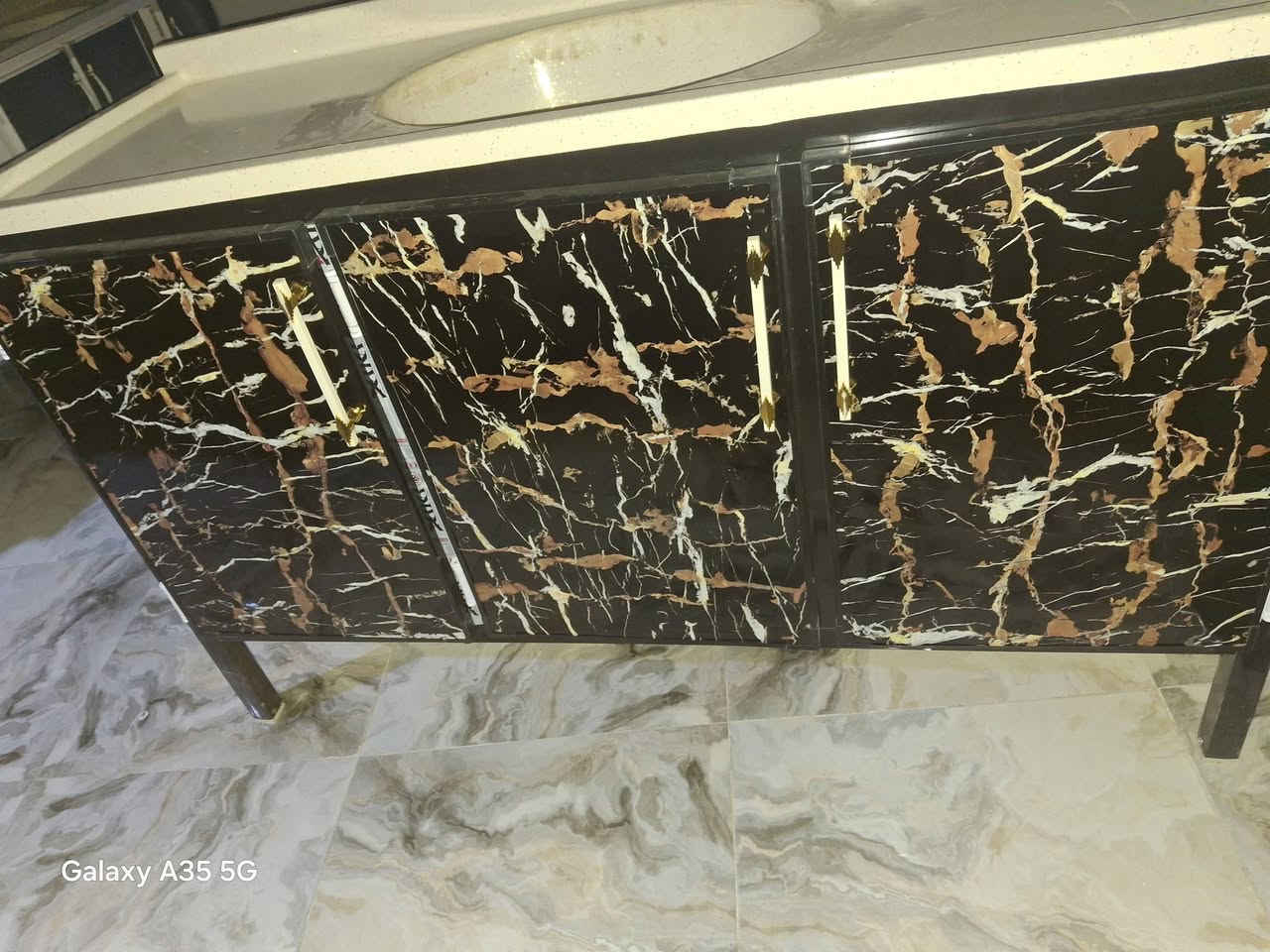 سنك المنيوم جديد مرمر متر ونص
سعر ١٣٠  الف 
***********

