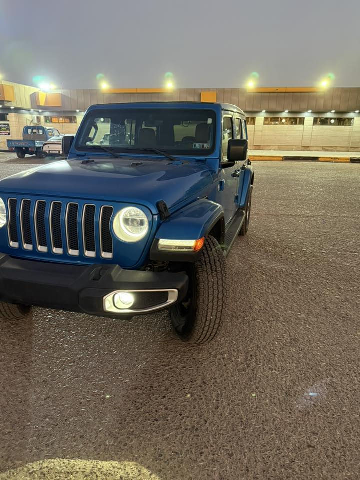 السلام عليكم 
 جيب رانكلر 2023 
للبيع او مراوس 
مكينه 2000 تيروبو
  4 سلندر 
فول مواصفات 
السياره نضيفه 
حادثها بسيط جاملغ وباب خلفي جهة السايق 
واتساب ***********
