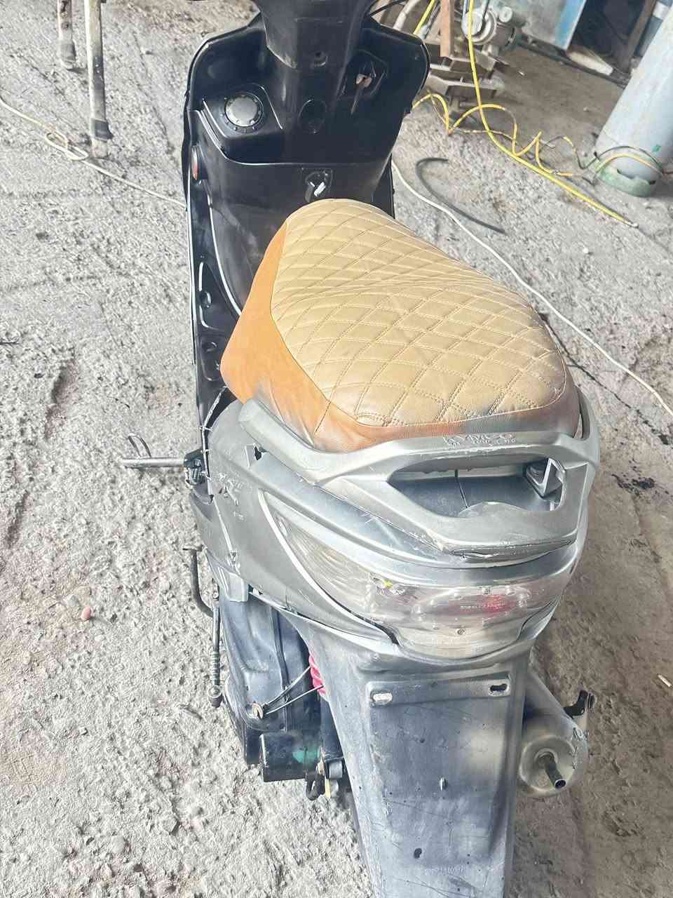 كامكو جي فور مكينه تشك الكاع كهربائيات هورن لايت اشاير كله شغال سلف هندر عوزها بس عداد مال سرعه سعرها ٢٥٠ الاستفسار اكثر اتصل ***********
