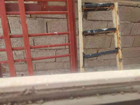 شباك مال مكشوفي ارتفاع 3متر10سنتمات عرض 2متر تفصال مارهم عندي 
سعر 140وبي مجال
العنوان النجف شارع معمل اسمنت الكوفي ***********
