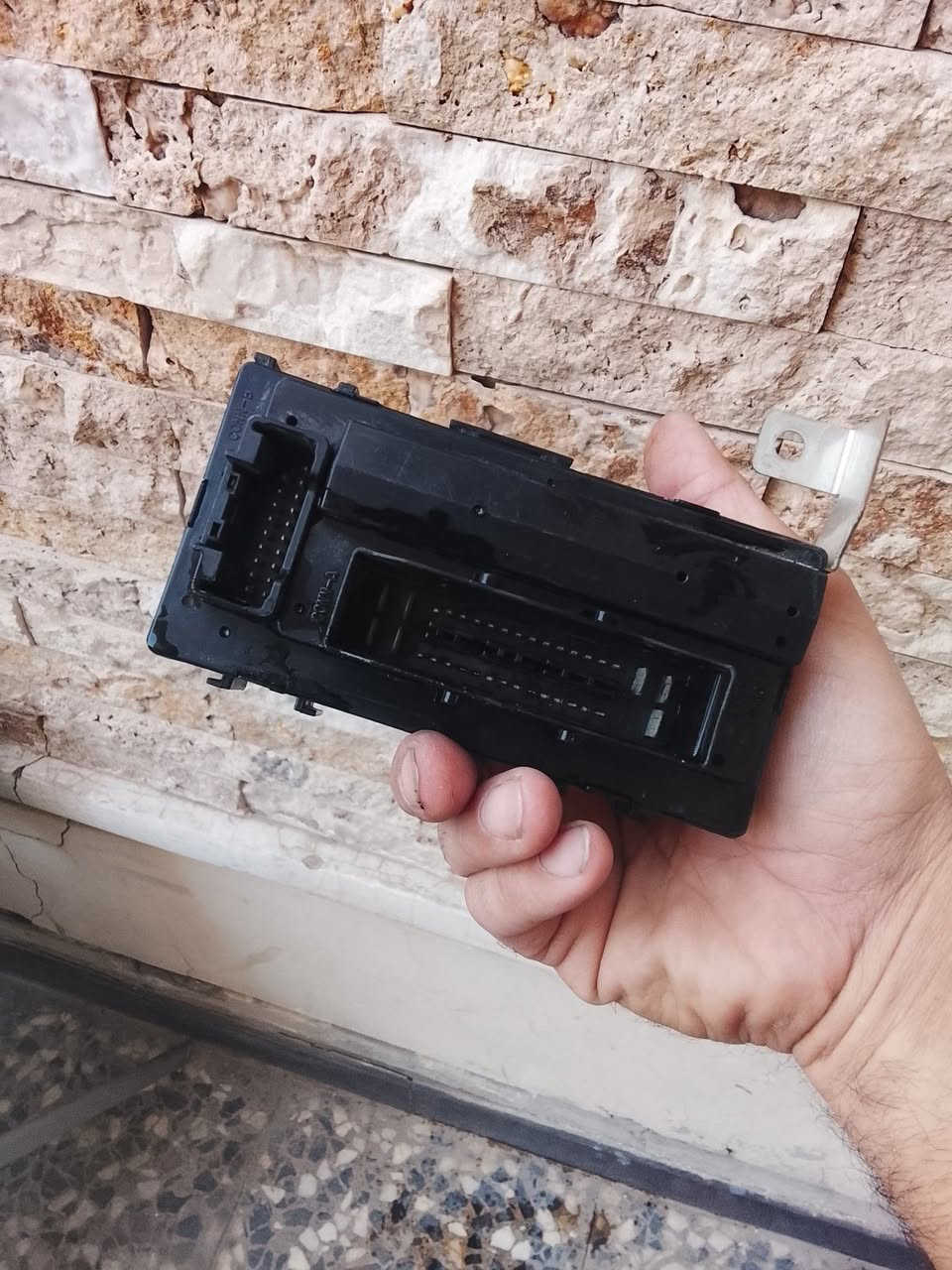 قاعده اصليه ريو من موديل12الى17السعر ب20الف عنوان البلديات قرب بانزيخانه سما ***********
