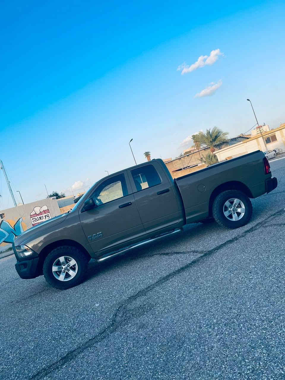 السلام عليكم عندي دوج رام ٢٠٢٢ مصبوغه عام تغير لون مكينه ٣٦٠٠ فور ويل ماشيه ١٣ الف السياره جديده بمعنى الكلمه كير مكينه صدر تبريد مابيها اين نقص على اخر حبه ترايك وين متريد مواصفات عاديه كير ماوس شاشه جبيره كامره حساسات تحكمات للبيع او المراوس السعر 185 وهذا رقمي *********** بغداد, العراق
