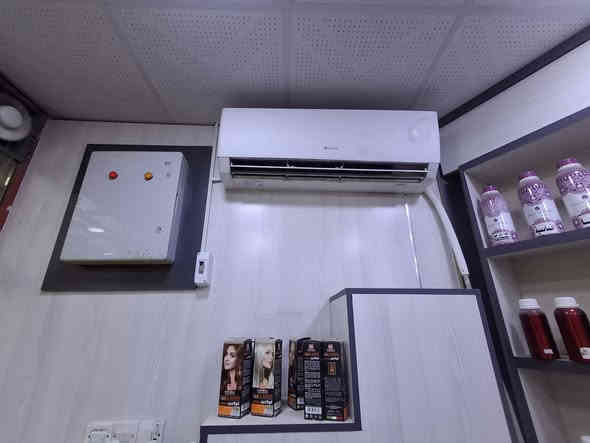 السلام عليكم ديكور للبيع 9 فاترينات كبار
3 ميوزة كبارة وفاترينه ركن وفاترينه شكل حرف L 
العنوان البصرة الجنينة 
التواصل فقط واتس اب ***********
