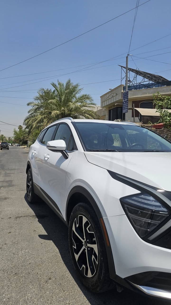 السلام عليكم للبيع kia sportage 2024 - EX امريكي 
مواصفات السيارة ( كشنات جلد تدفئة ، بصمة وتشغيل عن بعد ، تحديد مسار ورادارات ، توقف تلقائي ، شاشة متصلة ) مواصفات Ex 
حادث السيارة بجم ، مبدل البنيد والجاملغ مطخوخ قليل بس سليم ، السيارة بيها خسفة بسيطة كلش بالبنيد هذي بسبب التحميل وحنشر صور السونار اول ما اشتريتها ) 
السيارة ماشية 74 الف كيلو 
السيارة لغد وشواصي مكفولة ومكينة وكير كذلك وبيناتنا السونار جديد تجي تفحص السيارة وتشوفها 
السيارة نضيفة كلش وحلوة 
السعر 205 ورقة وبيها مجال بسيط حق الجية 
رقم اربيل وتحويل مباشر 

مكاني شارع فلسطين رقمي بيه واتساب اذا تحب 

***********
