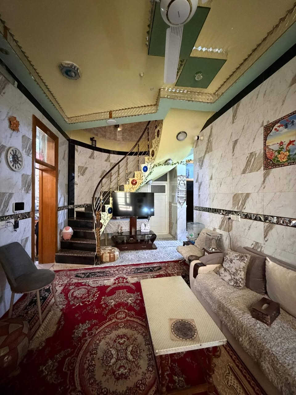 بيت للبيع في حي الأسرة 
المساحة: 200 متر
سنة البناء: 2017
طابقين 

مكتب العقاريون 
للأستفسار: ***********
