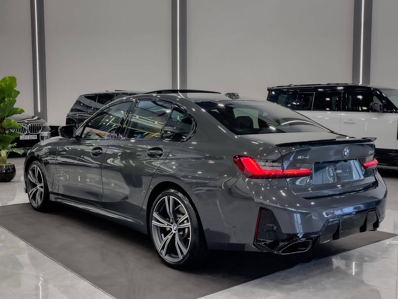 BMW 330i individual
مۆدێل:- 2023
ماوەی رۆیشتن:ـ 26 هەزار مایل
مواسەفات:ـ سلايد_داتاشۆ_ناو قەیسی بیلادی _اوتو بارک _سەماعە هارمان کاردۆن_360 ڕادار _5 کامیرە_کوشین خەزن  و گەرمى  و جلدـ سندوق شەفت_ناو لید-شەغال
سەیارەکە واردی ئەمریکیە 
دوو دەرگا و جاملغی پێشەوە لای سەکن بۆیاغە
کامل کراوە بە M باکیج
ئێرباگ تەنها شانی سیستەمە
3MW89FF00P8D10018 رەقەم شاسی:ـ

BMW 330i individual 
موديل:-2023
ماشيه:-26 الف ميل
مواصفات:- سلايد-داتاشو-دواخل مشمشي بلادي-ئۆتۆ پارک_رادار 360 - 5 كاميرات-كشن تدفئه و خزن- سماعات هارمان كاردون-دواخل ليد-صندوق شفط-تشغيل عن بعد- X drive.….
سياره وارد امريكي بابين و جاملغ امامي صبغ طرف سكن
ايرباك برده سستم فقط
محدث M باكيج 
رقم شاصي:-3MW89FF00P8D10018

تفاصيل اكثر الاتصال علی ارقام التاليه 
***********
***********
عنوان:- اربيل منطقة معارض وراء شارع ٤٠م
Shahama erbil cars
