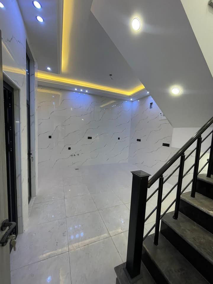 🔥

الايجار بيت بموقع مميز جدا في السيدية 

موقع البيت – مربع الاقتصادين على شارع عرضه 20 م   

🏡 تفاصيل العقار:

 • المساحة: 50 م²

 • الواجهة: 5.65 م

 • النزال: 9 م

✨ التقسيم الداخلي:

 • الطابق الأول: صالة ، مطبخ، حمام 

 • الطابق الثاني: 2 غرفة نوم  معا حمام 

 • الطابق الثالث: غرفة نوم    

📞 للتواصل:*********** (اتصال أو واتساب)
