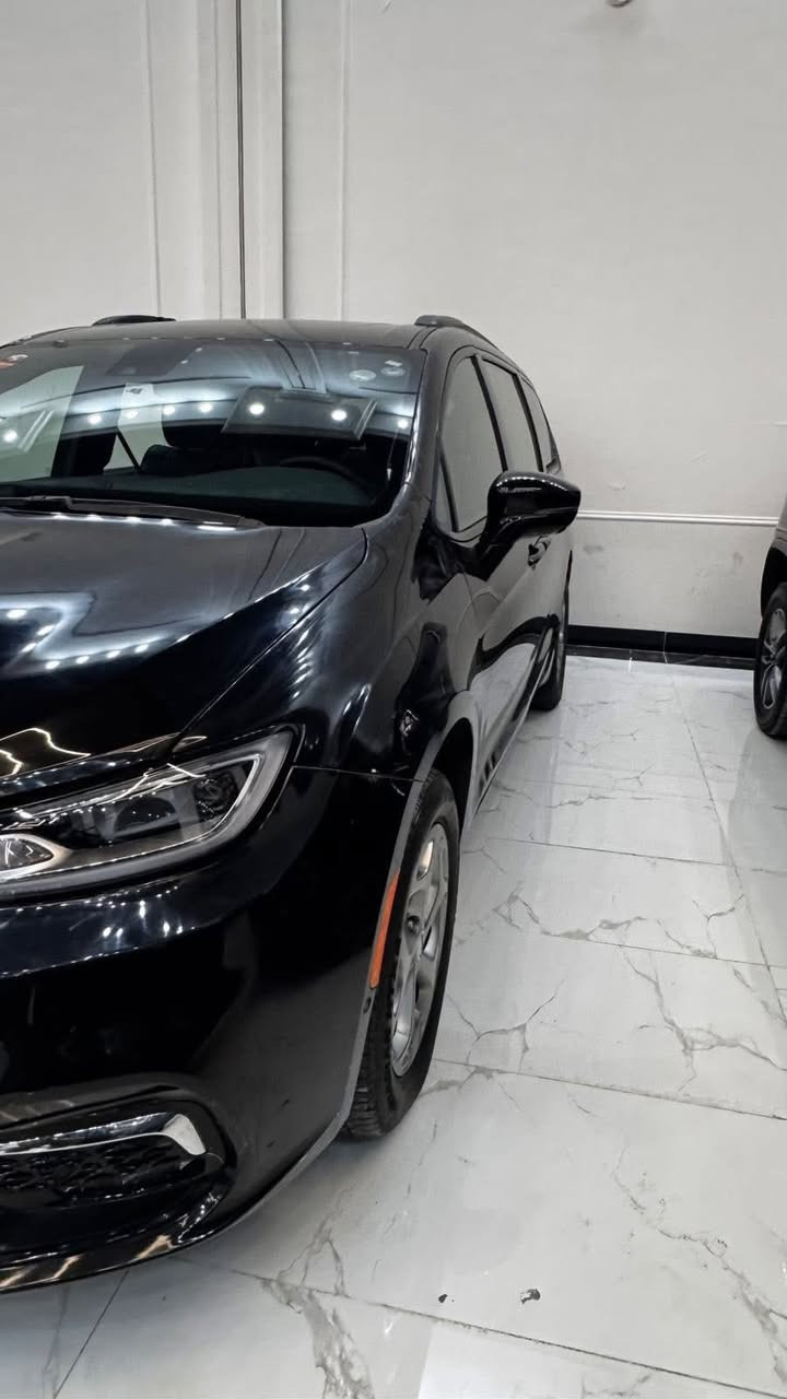 السلام عليكم كرايسلر باسفيكا ٢٠٢٣ S فووول مواصفات ١/١ بانوراما دخول جديد مرقم اربيل ترقيم جديد وكالة تحويل بشرط خمس كاميرات كشنات كهرباء تدفئة وتبريد بالكشنات خزن رادارات ٣٦٠ درجة مشي قليل ماشيه ٢١ ألف  حادث قطعتين تبديل بنيد قبغ صندوك جاملغ خلفي  بي شويه صبغ صور حادث ع الواتساب ***********  سعر ٢٢٠ ورقه بي مجال قليل للشراي
