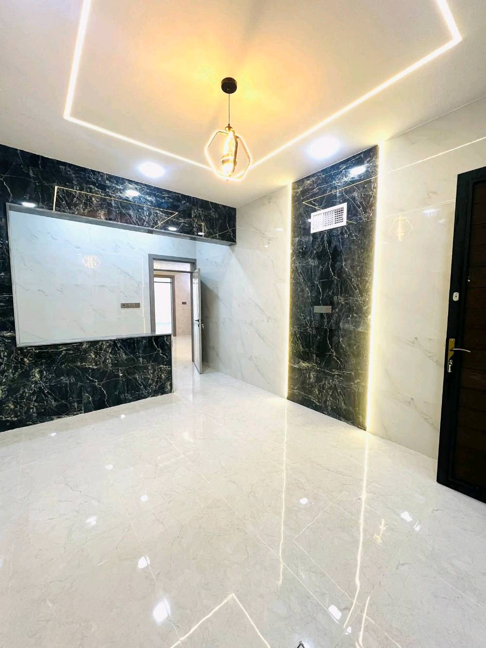 حي الملايين الأولى
دار مساحه 150م طابقين
5غرف نوم بناء حديث
تسليم فوري 