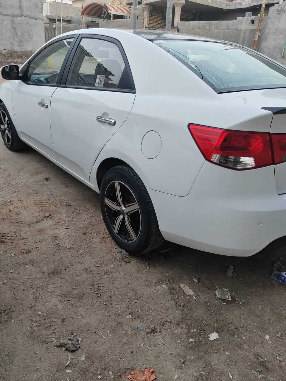 السلام عليكم سيراتو كارتون دخول جديد مكينه كير حداديه تخم تاير مكينه كير ويلات كله جديد رقم وسنويه شمالي حساسات خلفيه كامره شاشه نقص ما بيها موديل 2013 دخول جديد خليجي السياره مكينه دوش البيع او امراوس ماكو مشكلة العنوان البصره استفسار ***********
