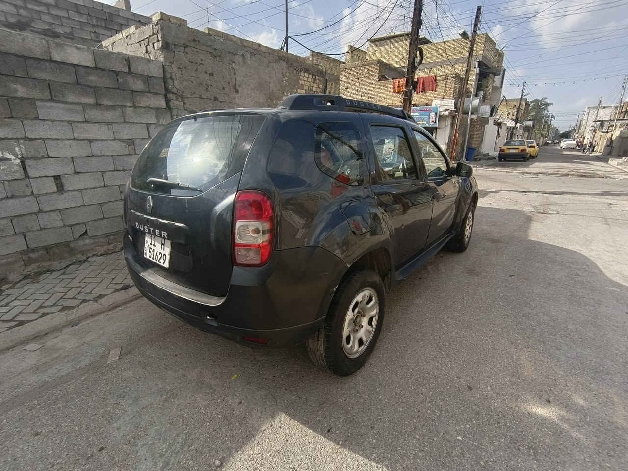 السلام عليكم رينو داستر للبيع مديل ١٧ استلام ب١٨حره باسمي تحويل مباشر رقم نكليزي مكفوله من الضربه والصبغ بيه بارد فقط بجاملغ الامامي ماشيه١١٦ تبريد تدفئه محرك كير كله مكفول سياره بلاديه عله وضع الشركه/السعر73وبيه مجال قليل اخوان الشراي يخابر***********
