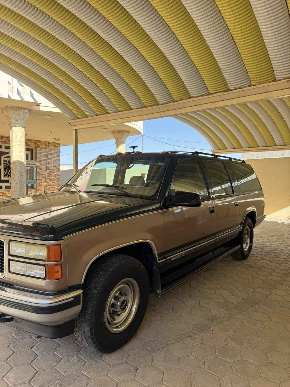 سلام عليكم سياره جمسي سوبر مان موديل 1997 سياره جديده مكفوله من كواشي ومداور ثاني يوم وسياره جهازه من كواشي حداديه جديده تخم تاير تبريد ثلج وسعر خاص ***********
