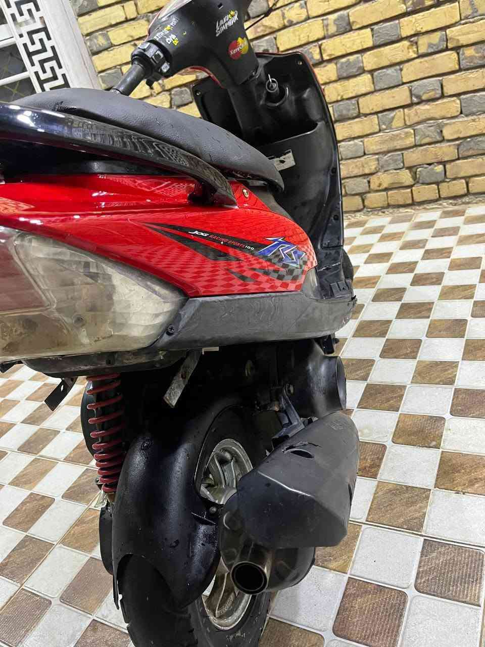 السلام عليكم للبيع  دراجه ماكس نضيفه مثل ما موضح بل صوره..المكان كوت الخاجيه شارع 40..الاستفسار الاتصال على الرقم ***********
