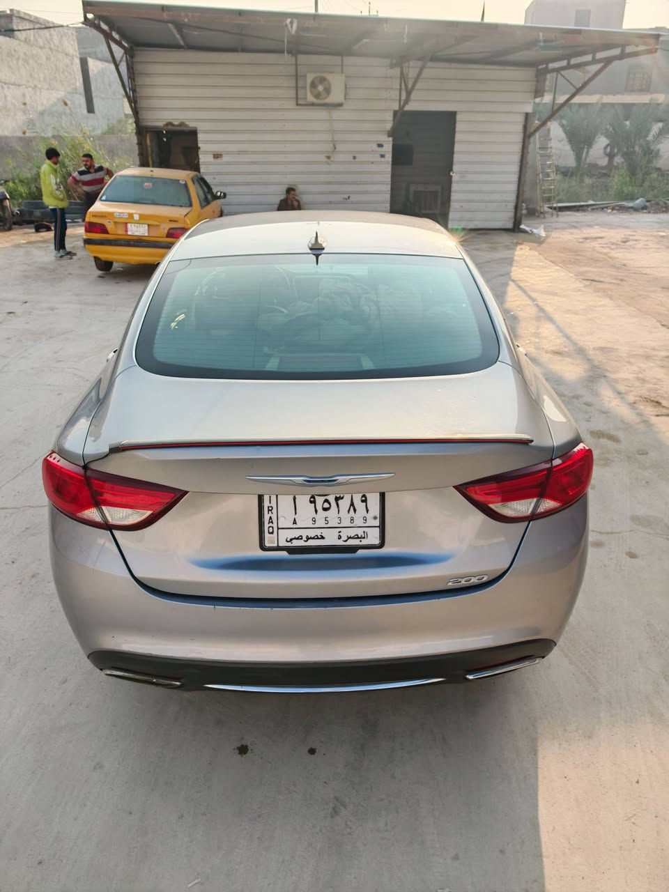 السلام عليكم 

C200 لمتد موديل 2016 
السعر 118 بي مجال بسيط
المكان البصرة شط العرب الجزيرة 
V6 محرك 3600 
تقرير السياره غرق 10% تعمل وتسير 
البدي مكفول من الحادث فقط تكيحلات خدوش بسيطة 
شاشة كبيرة بلوتوث 
كير كاوس 9 نمر رياضي S
مقاعد كهرباء جلد+تدفئة 
مكينة وكير مكفولات 
اير باك سليم 
تبريد ثلج+تدفئة شغالة 
حدادية 80%
تخم تاير جديد 
ممشى السيارة 136 مايل 

السيارة نظيفة ومصروف عليهه هواي ادامة كاملة من بلكات وبخاخات ومجول وجامة امامية جديدة بانزين كله محسن وسوبر ودهن ارقى نوعية امزويل 
السيارة بأسمي السنوية لسنة 2028 شرط التحويل 

الملاحظات اللي بالسيارة فقط بعض الخدوش وحساس دبة الزراكات واكف 
للاتصال او واتس اب 
***********
